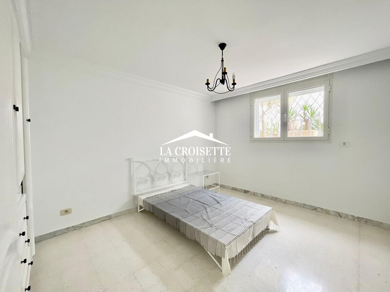 Rez-de-chaussée de villa S+3 à La Marsa avec chambre de service et Jardin